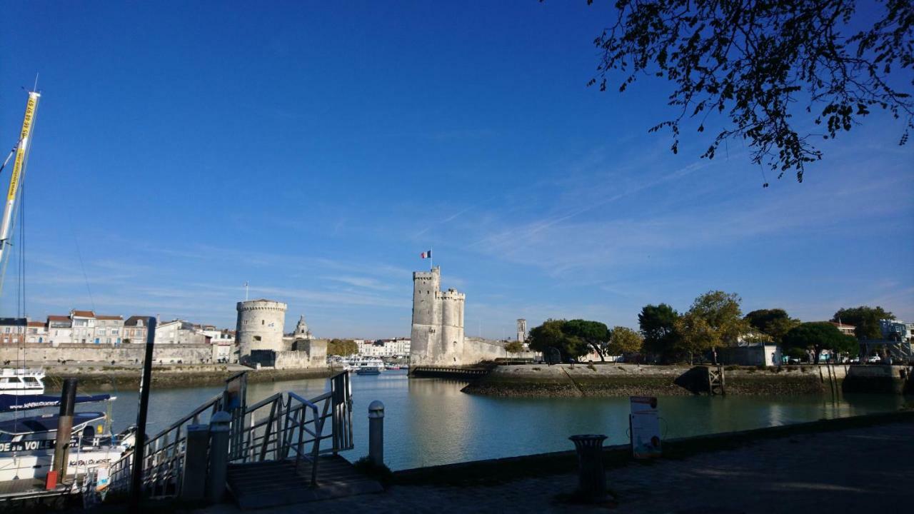 ラ・ロシェルSur Le Vieux Port, Centre De La Rochelleアパートメント エクステリア 写真