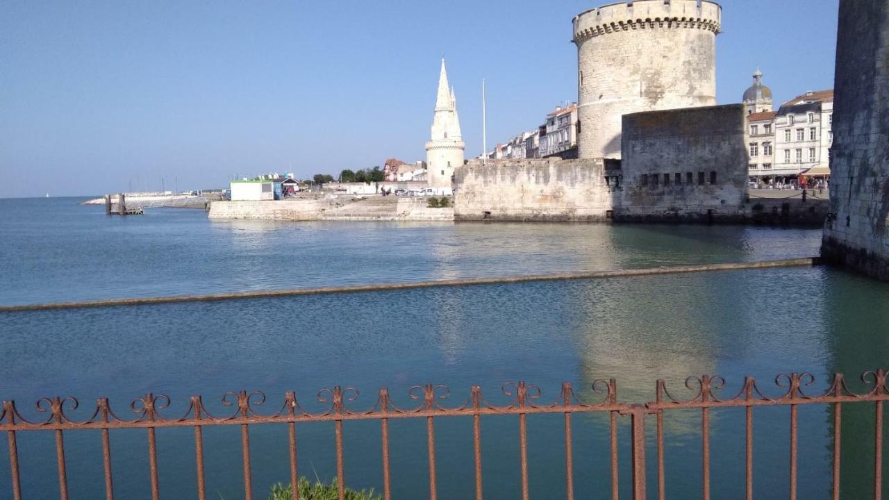 ラ・ロシェルSur Le Vieux Port, Centre De La Rochelleアパートメント エクステリア 写真